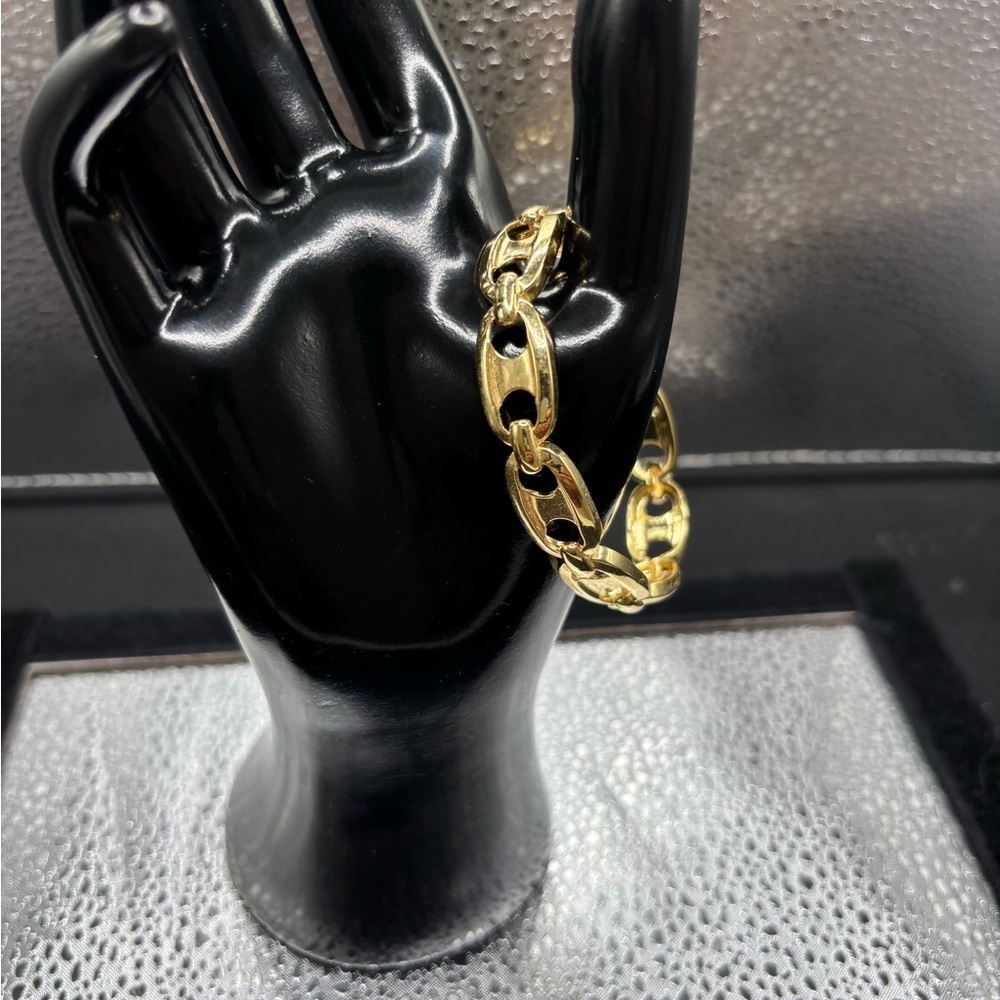 Elegant Gold Chain Bracelet